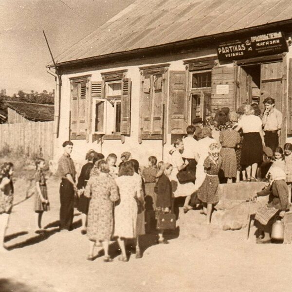 Rindā uz veikalu, 1953