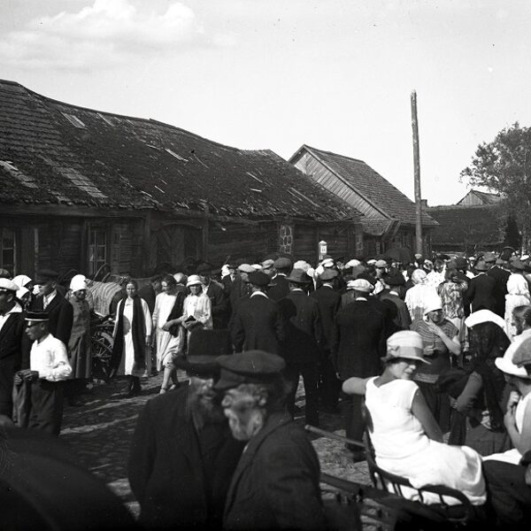 Tirgus aina Daugavpils apriņķa Višķos. 1927. gada 7. jūlijs.Fotogrāfs Vitolds Krustāns