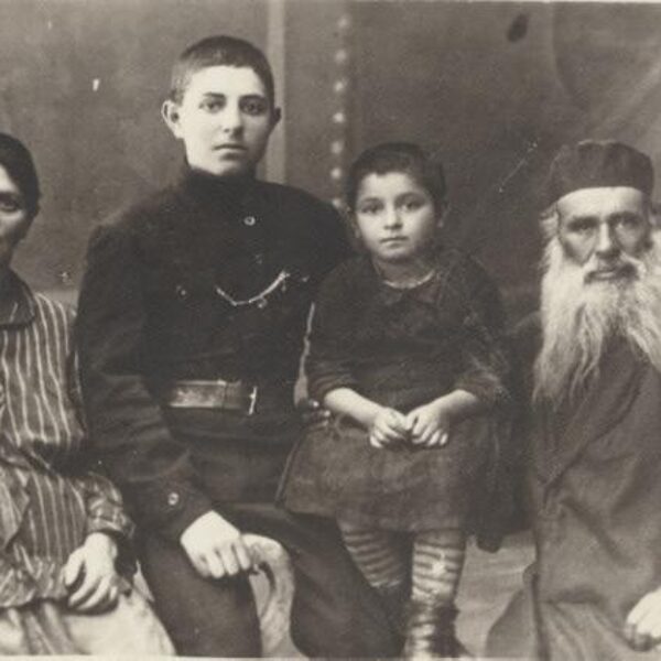 Dumešu ģimene Genoha Dumeša 60 gadu jubilejas pasākumā. No kr.p.: Hana [dz. Bleimanis [186