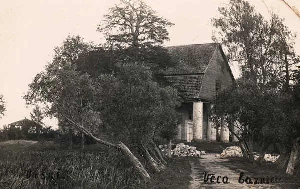 Višķu baznīca. Foto no Jāņa Kudiņa privātarhīva