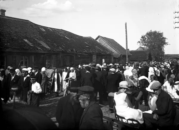 Tirgus aina Daugavpils apriņķa Višķos. 1927. gada 7. jūlijs.Fotogrāfs Vitolds Krustāns
